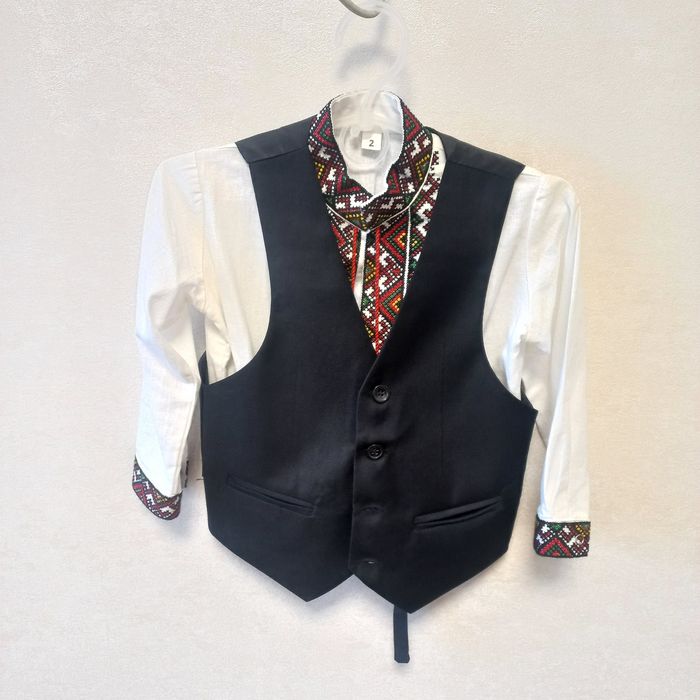 Вишиванка з жилеткою