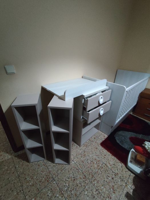 Cama de bebe com camiseiros