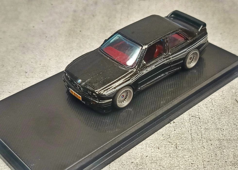 Model BMW M3 E30 Alpina B6 Hot Wheels