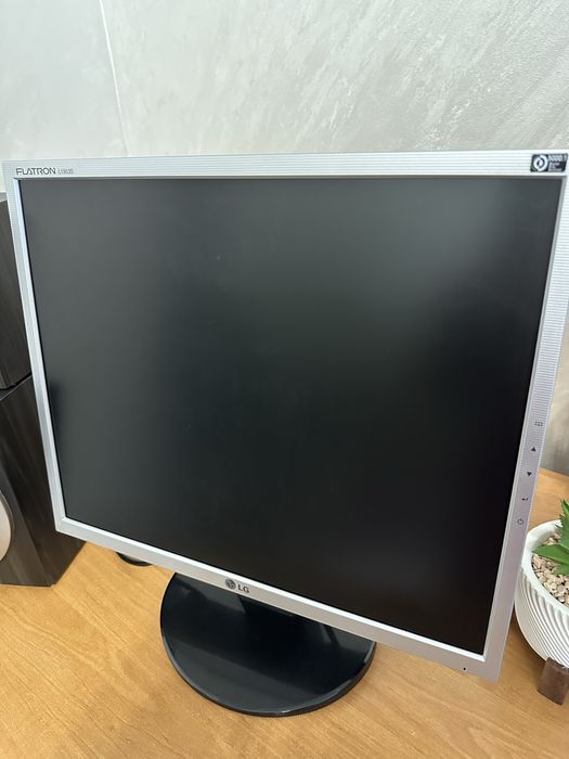 Монітор LG      .