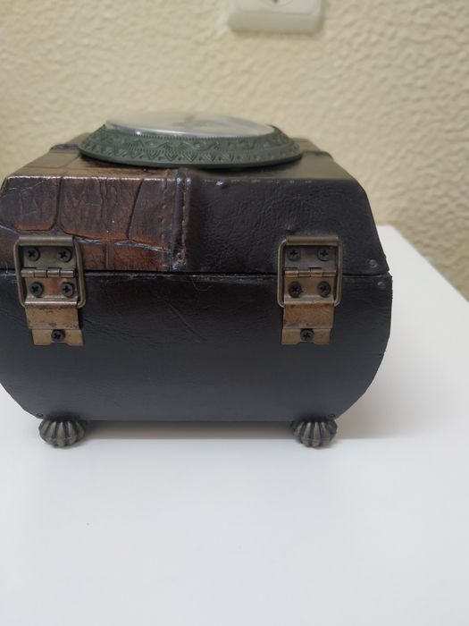 Guarda jóias vintage, madeira , couro/pele com relógio DESOCUPAR