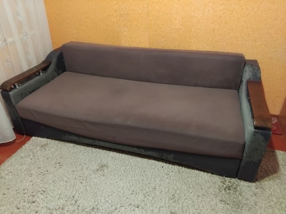 Меблі б/у диван,стіл,крісло.