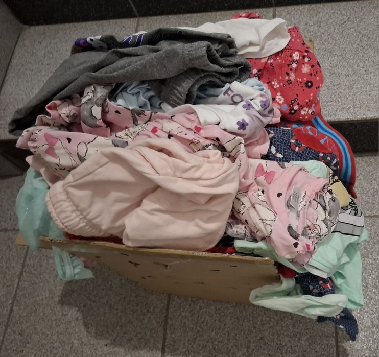 Cały karton ubrań 3 do 4 lat dziewczynki