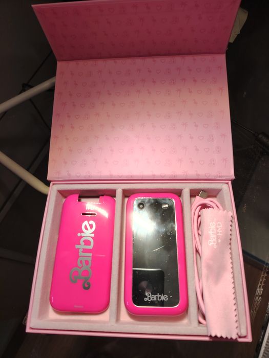 Telemóvel HMD Barbie