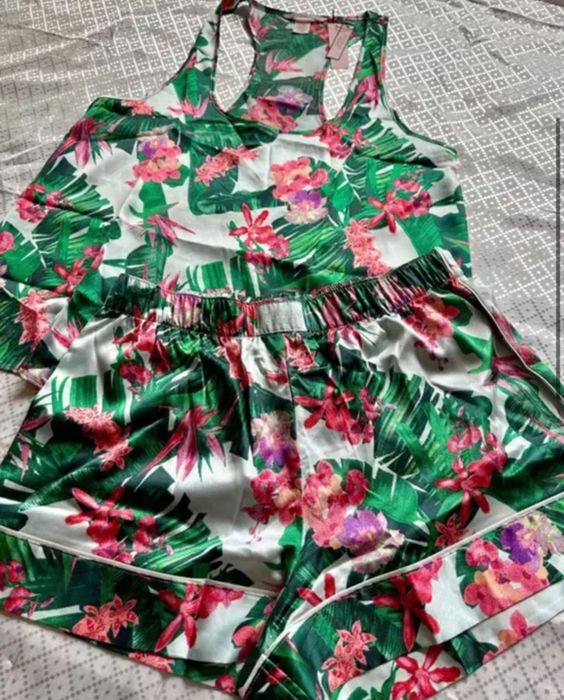 Піжама Victoria’s Secret SATIN SHORT AND RACERBACK TANK (S, М розміри)