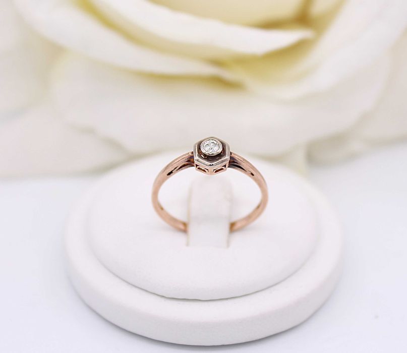 Złoty pierścionek p.585/1,83g z cyrkonią na froncie