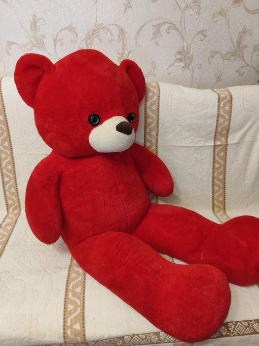 Большой плюшевый Мишка