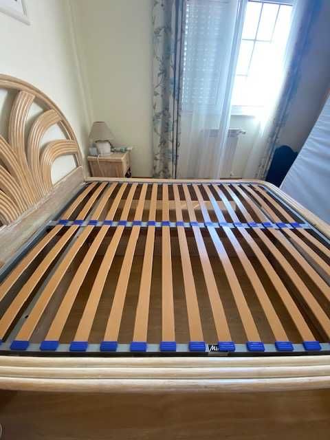Cama de casal 160 cm em muito bom estado incl. estrado