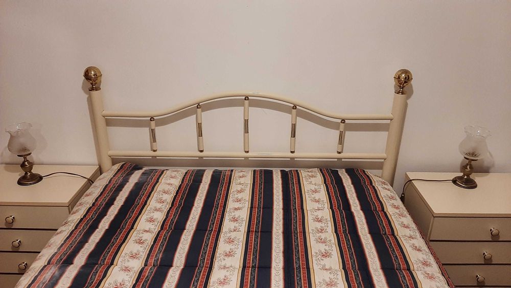 Mobília quarto casal cama mesa cabeceira banco