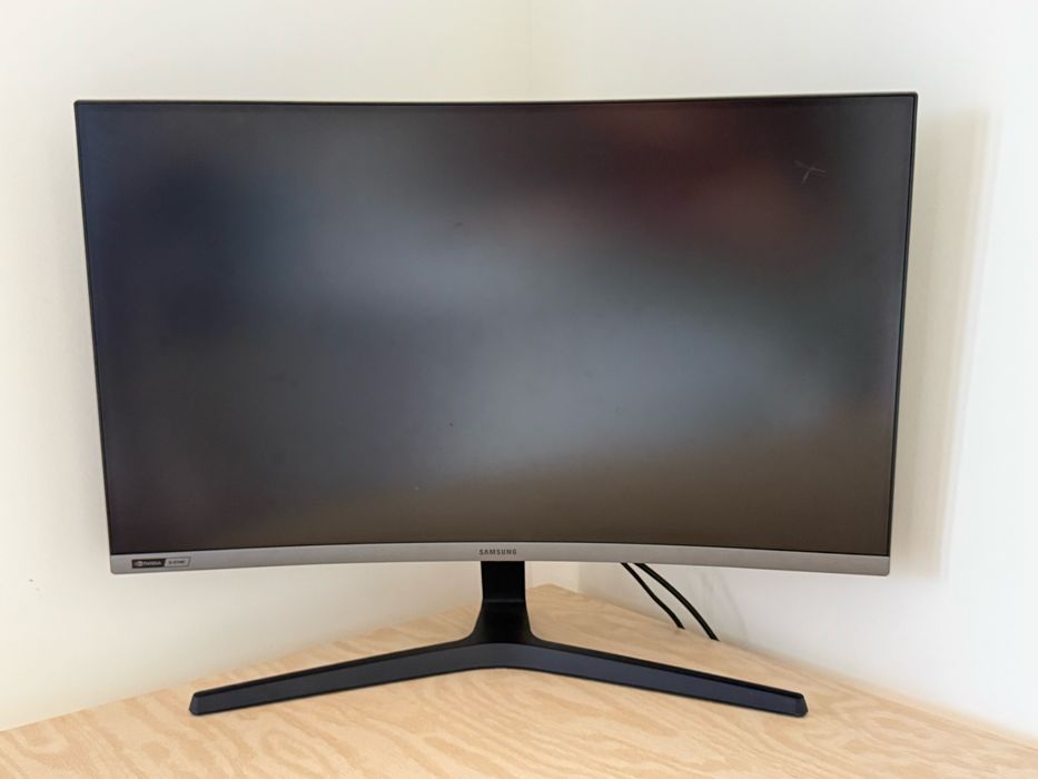 Monitor Gaming Samsung C27RG54FQR 27” Curvo – 240 Hz