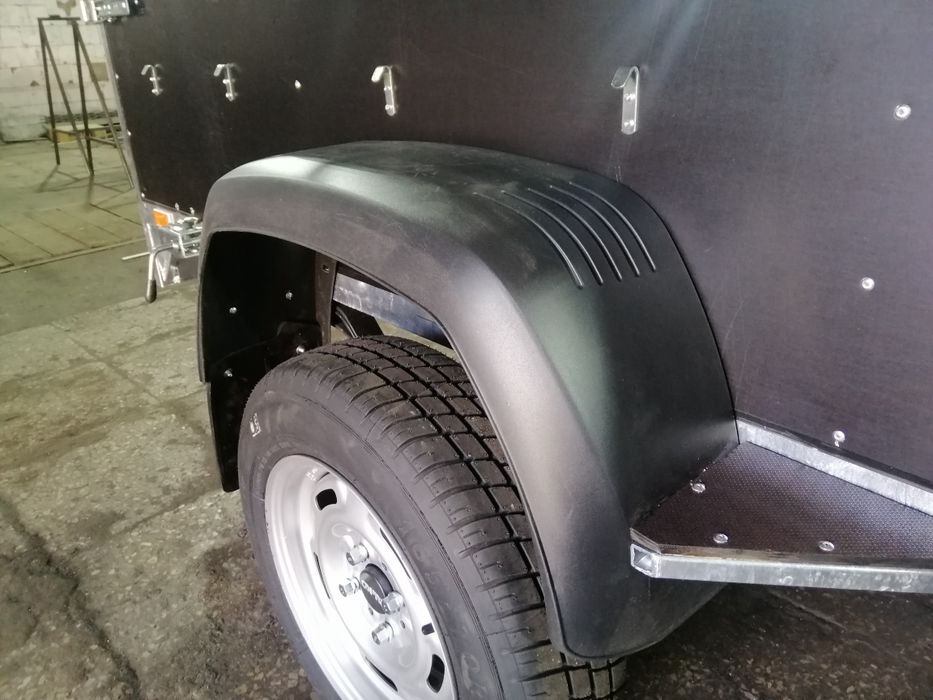 Крило, бризговик, підкрилок на причіп, лафет, прицеп