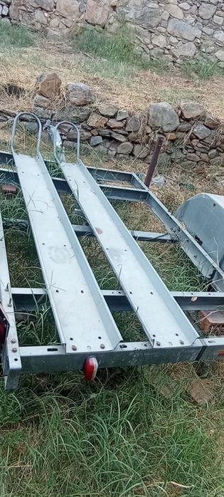 Atrelado galvanizado motas