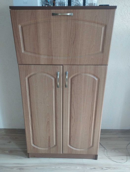 Komoda z barkiem ,mniejsza szafka pod tv,i szklana witryna