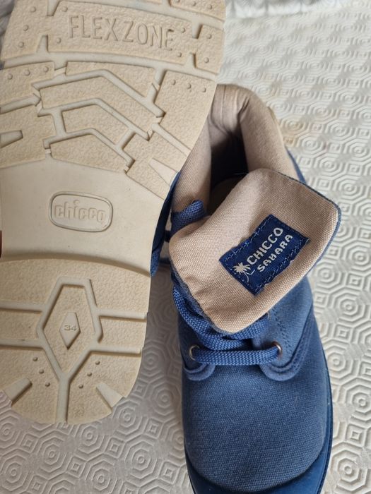 Botas novas criança