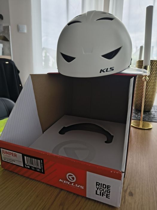 Sprzedam nowy kask Kellys z kamizelką.