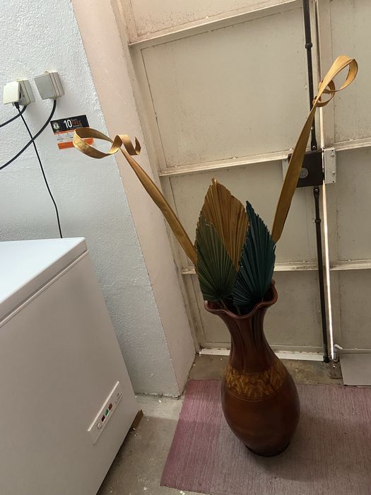 Jarrao de barro grande castanho