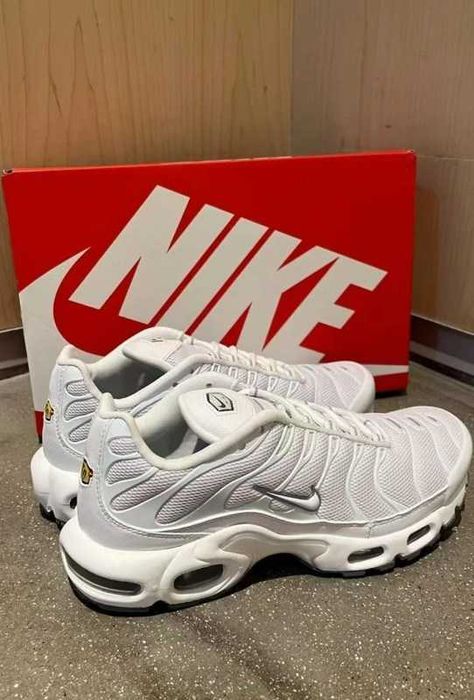 Pasuje bardzo dobrze do ubrań. Rozmiar.41