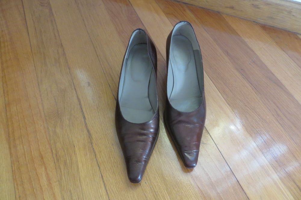 Sapatos castanhos