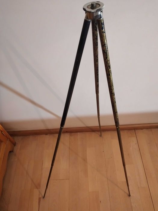 Stary mosiężny statyw fotograficzny
