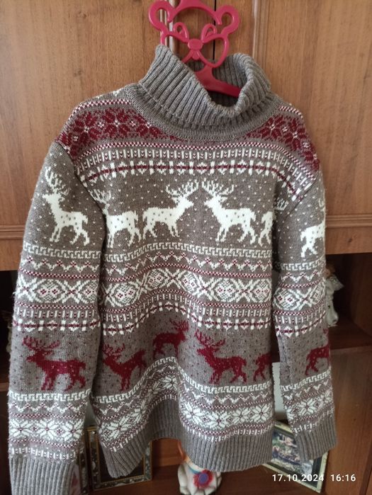 Новорічна кофта в гарному стані