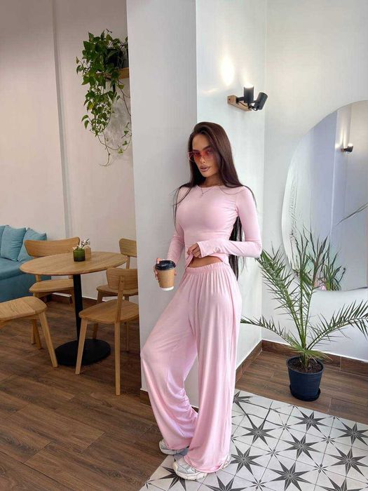 Жіночий весняний костюм лонгслів та штани