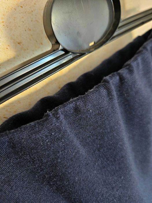 Granatowa klasyczna elastyczna spódnica, dłuższy tył