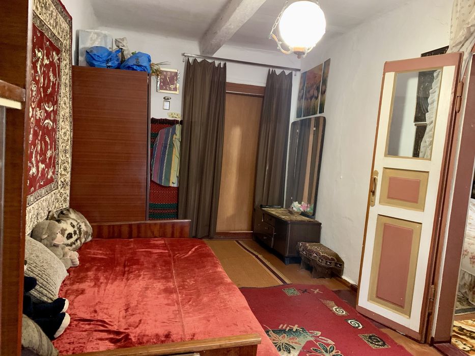 Продаю половину будинку у центрі Гощі