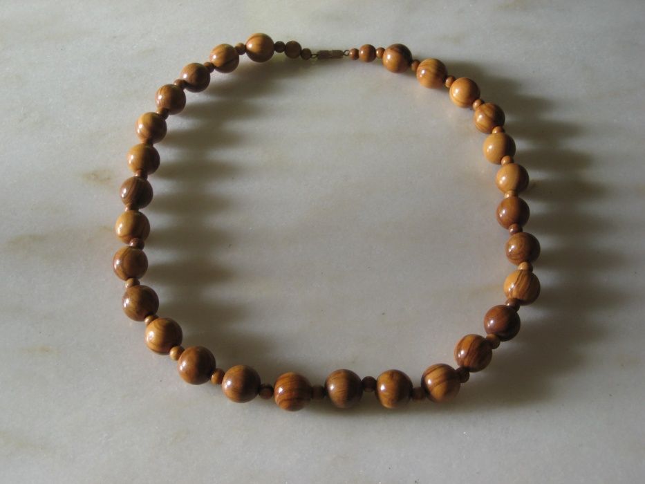 Colar bolas madeira oliveira+ oferta 4 pulseiras(Novo)