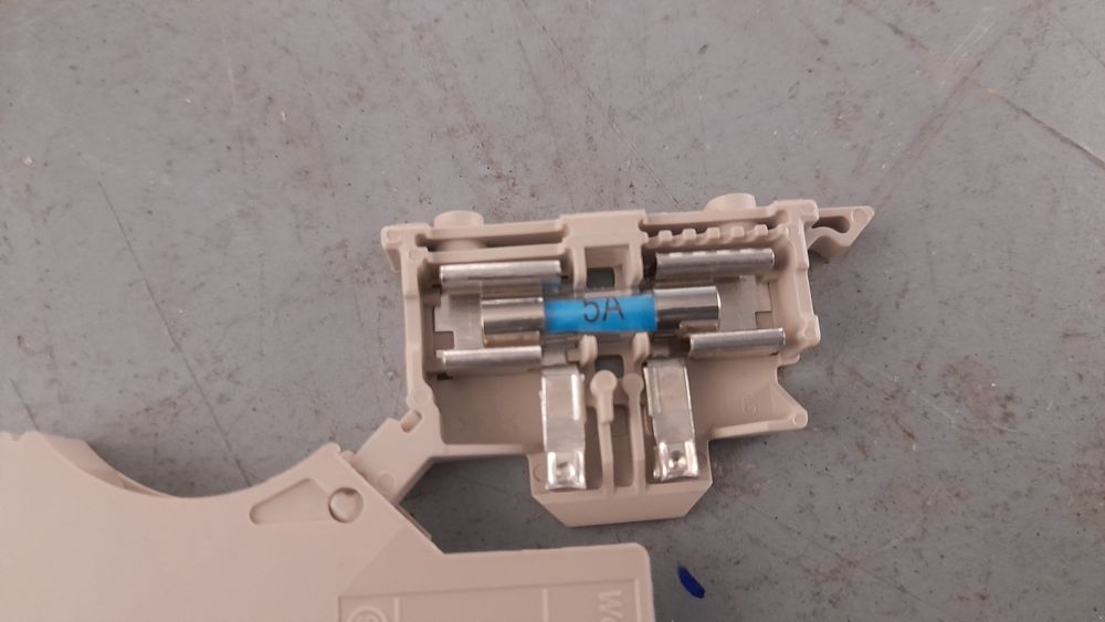 Fuse Holder + Fuses64740669871747121