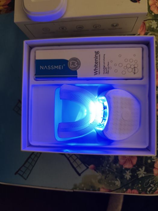 Електрична зубна щітка V-White  з набором для відбілювання