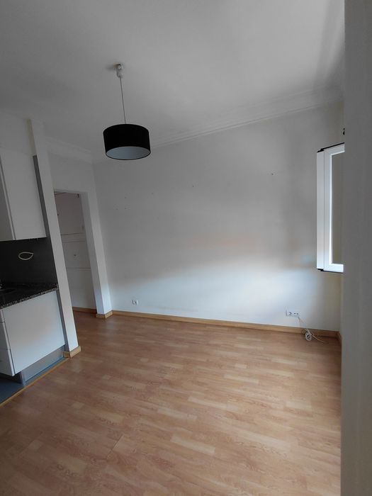 Arrendo apartamento T1 c/ 40 M2 em Lisboa - proximo ao Metro -Rato