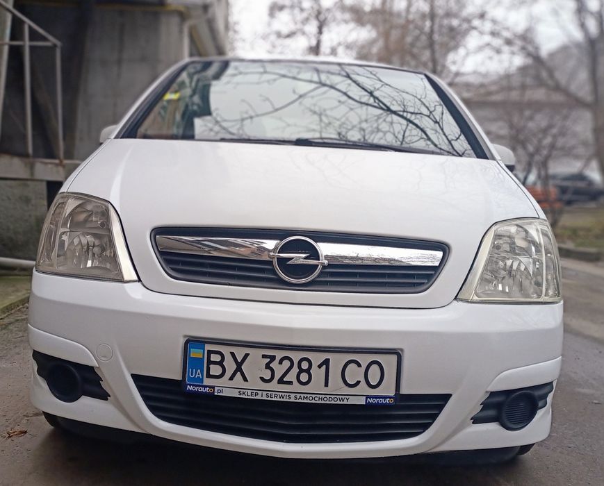 Опель меріва сів і поїхав