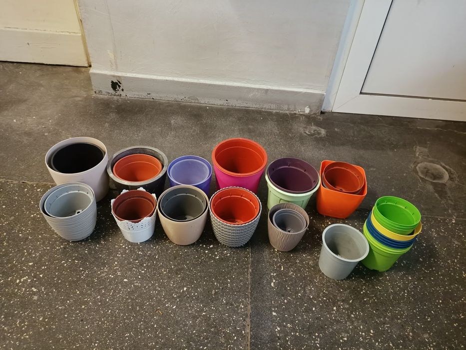 Duże plastikowe osłonki na doniczki