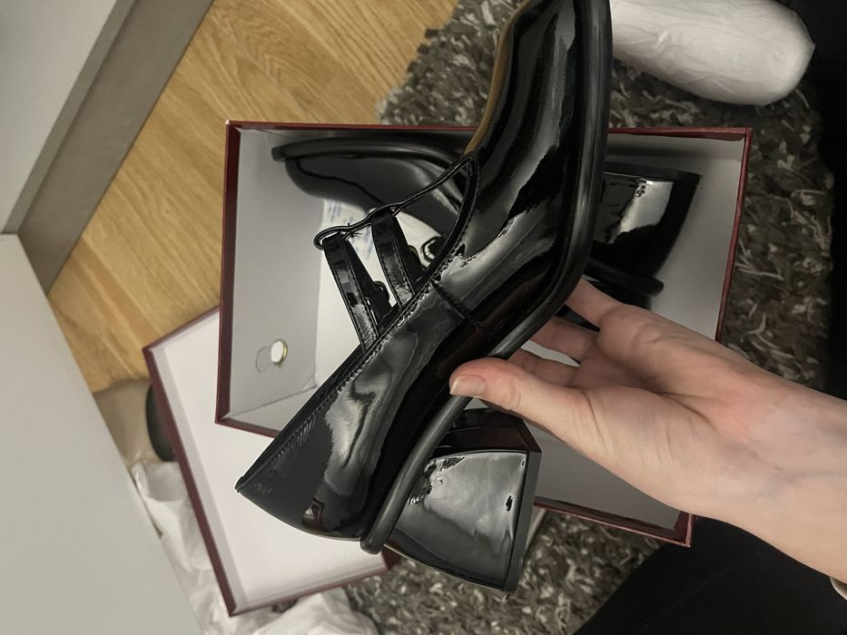 Туфлі на каблуку