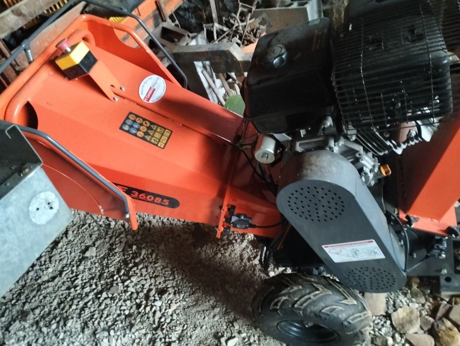 Máquina de triturar madeira