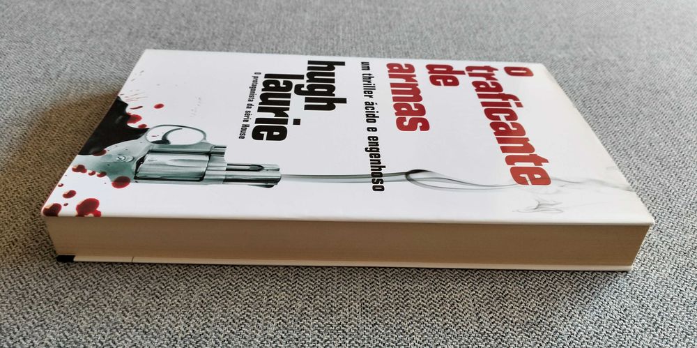 Livro "O traficante de armas" Hugh Laurie