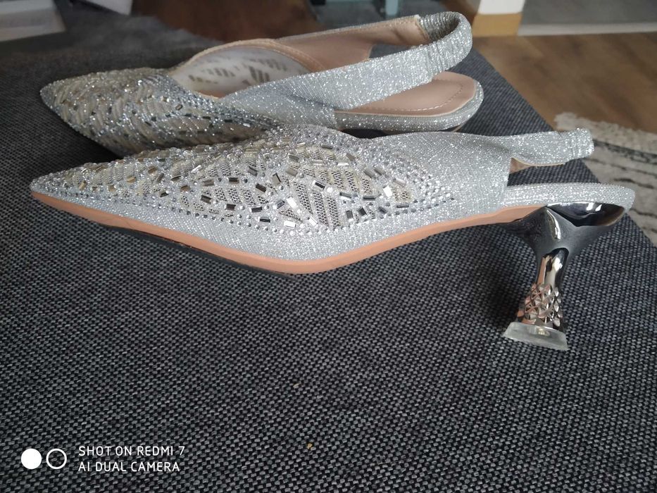 Buty damskie błyszczące
