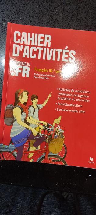 Chavier d activites LE Nouveau caderno actividades francês  10°ano
