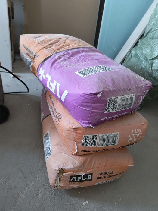 Стяжка для підлоги в мішках  разом з дерев'яним  піддоном