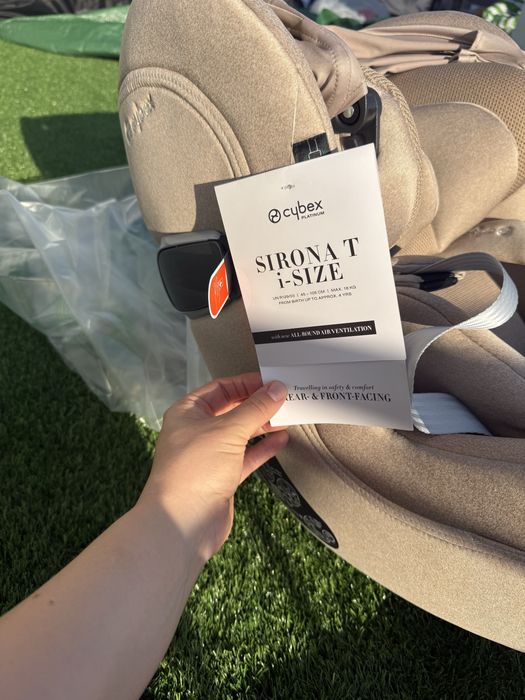 Автокрісло Sirona Ti від Cybex з капішоном