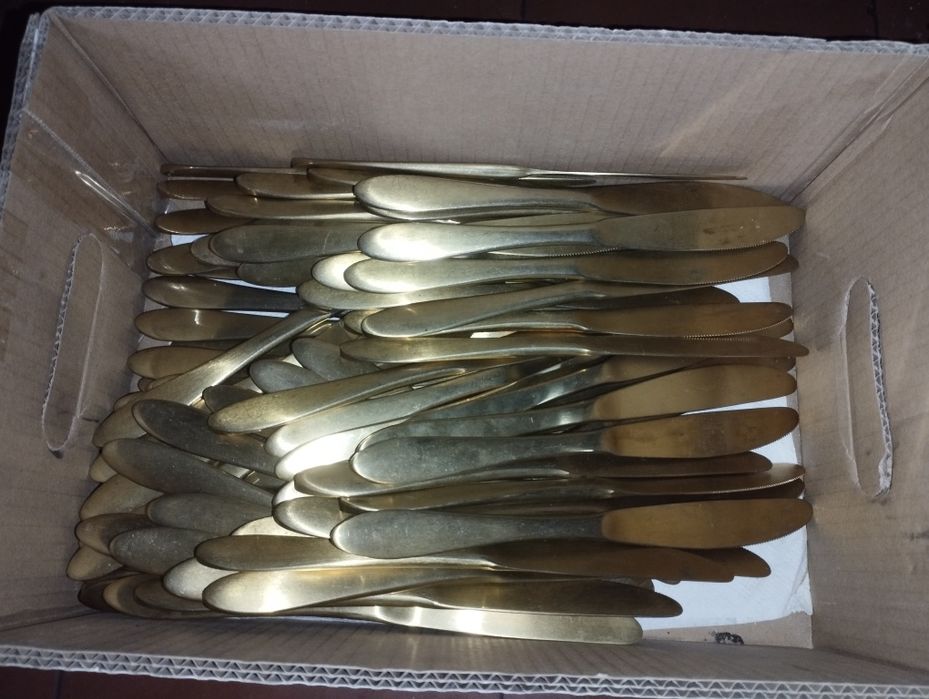 80 facas douradas