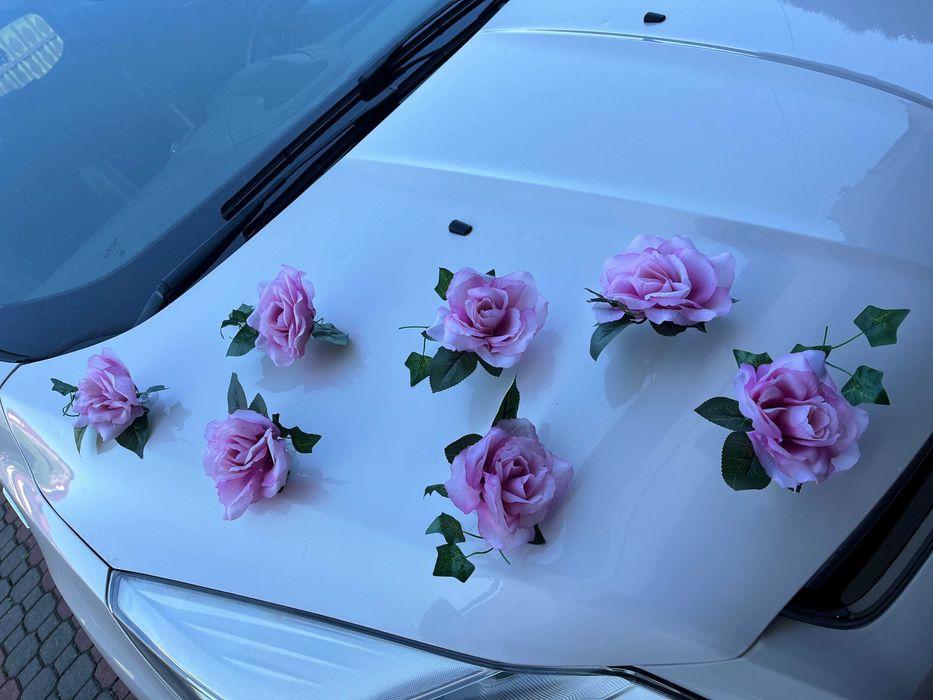 Dekoracja samochodu ozdoby na auto do ślubu róże kwiaty bukieciki róż