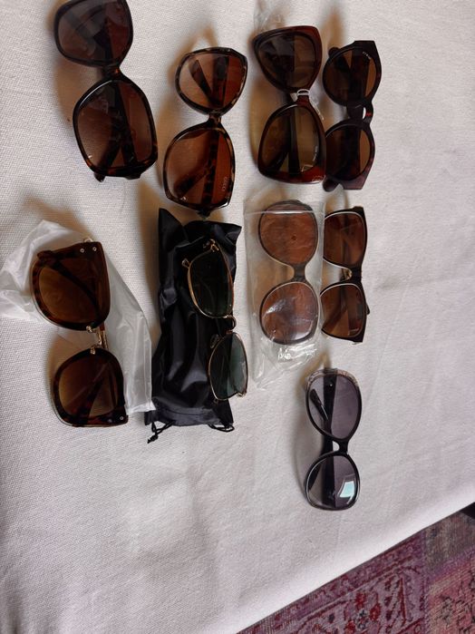 Variados óculos maioria não usados