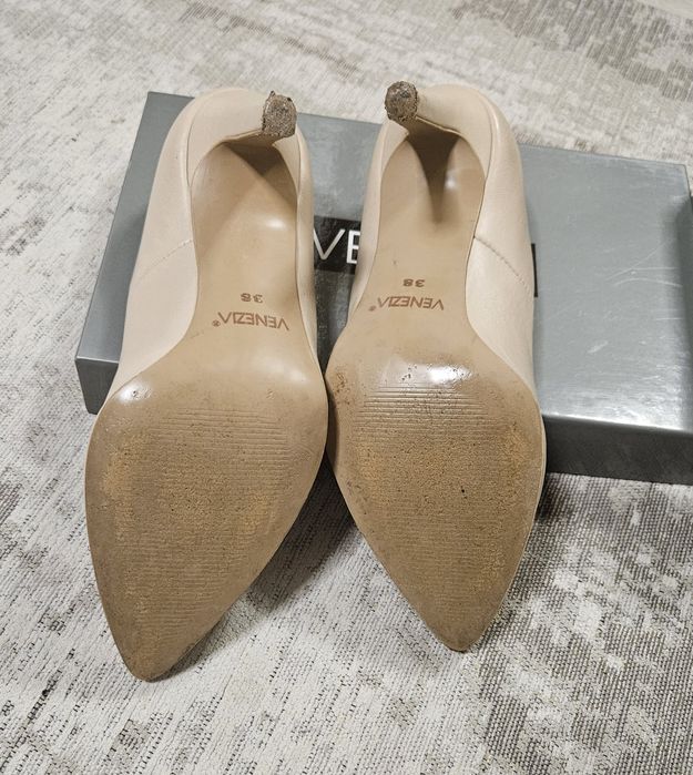 Jasno beżowe buty Venezia czółenka w rozmiarze 38