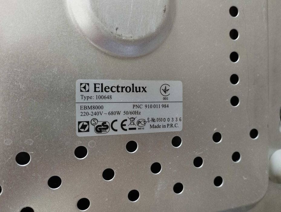Хлібопічка Electrolux EBM8000