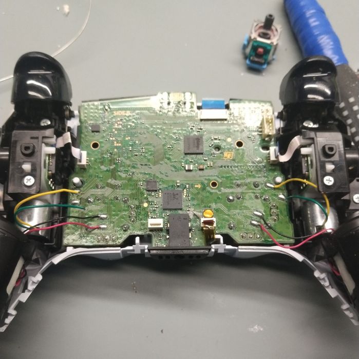 Wymiana analogów PS4 / PS5