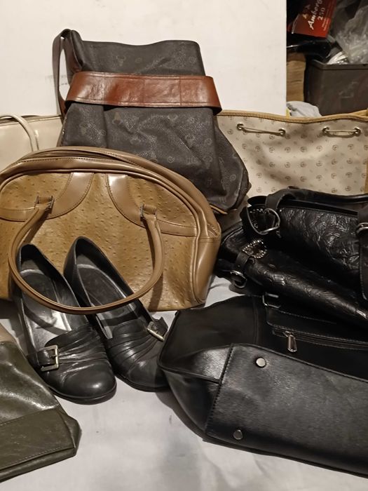 Conjunto Bolsas e Sapatos de Mulher