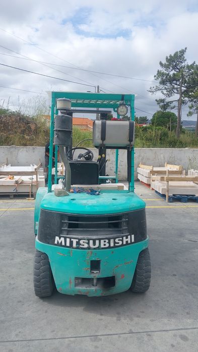 Empilhador mitsubich 2.5 t