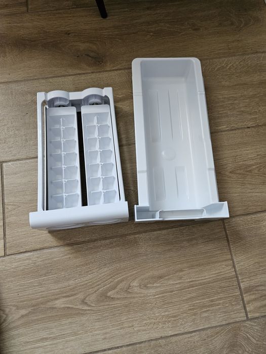 Kostkarka Twist do lodówki Beko