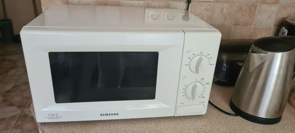 Микроволновая печь Samsung M1712NR (800 Вт)
